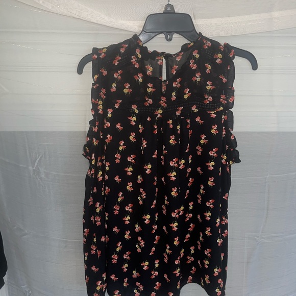 Ana black and red flowers blouse - Picture 2 of 2